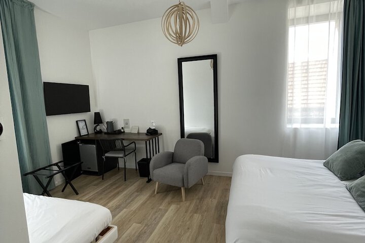 Room 17 of 83