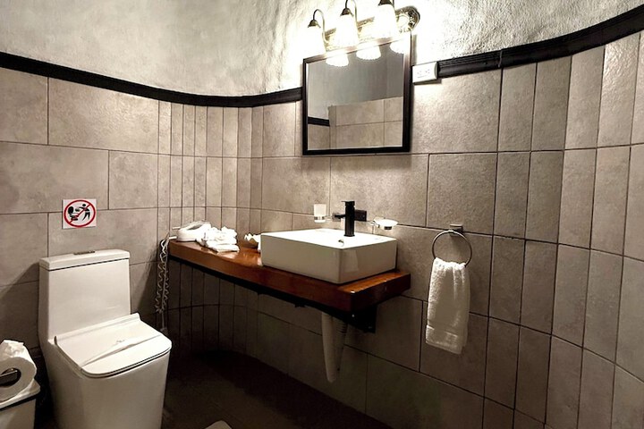 Room 100 of 159