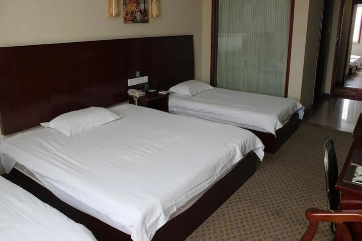 Room 4 of 13