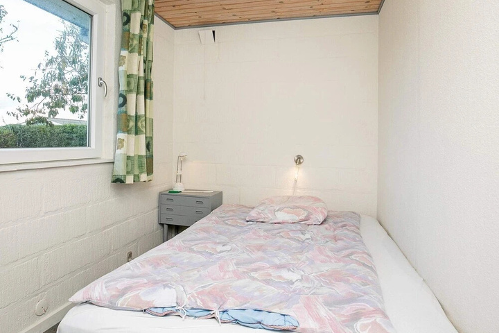 Room 5 of 9