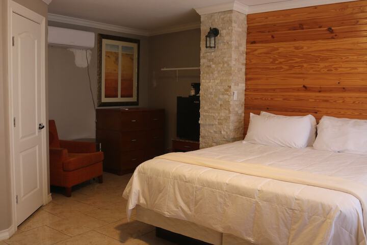 Room 7 of 16