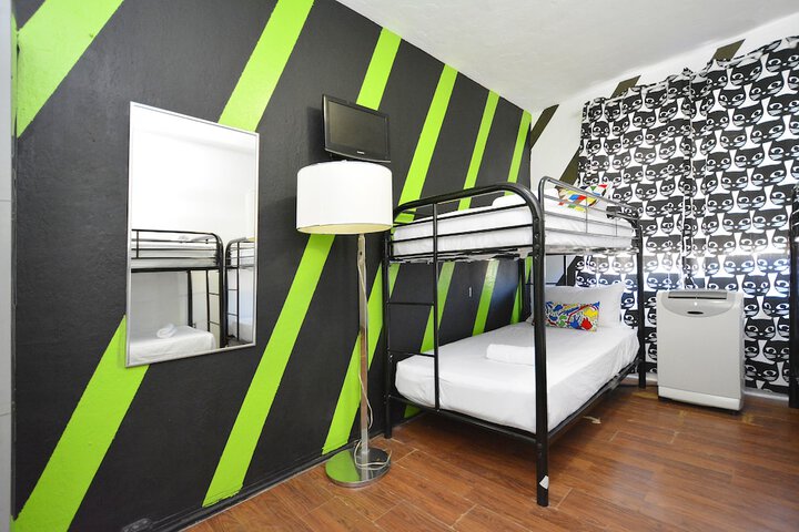 Room 9 of 33