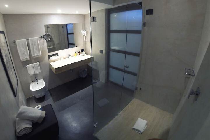 Room 46 of 106
