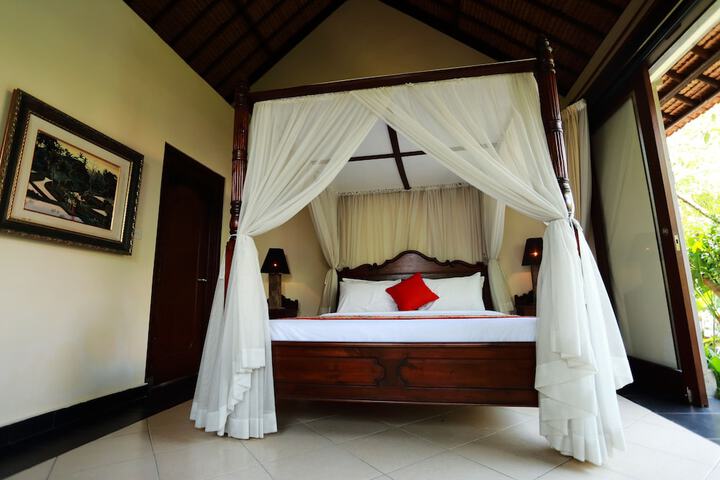 Room 8 of 34