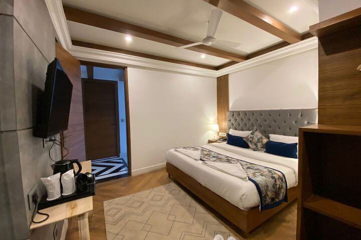Room 4 of 53