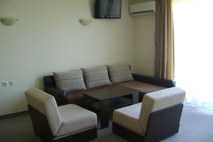 Room 8 of 48