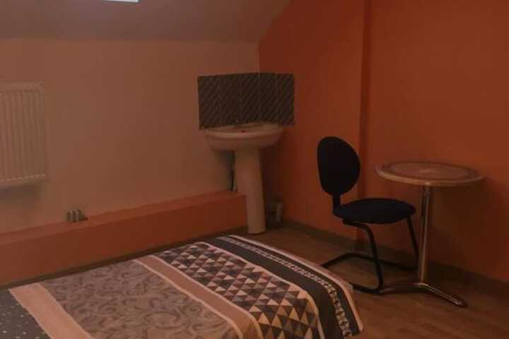 Room 8 of 13
