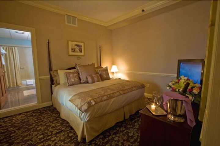 Room 8 of 19