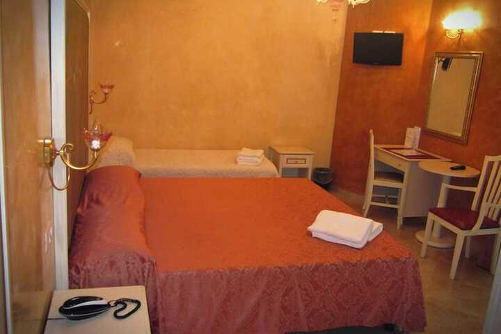 Room 7 of 33
