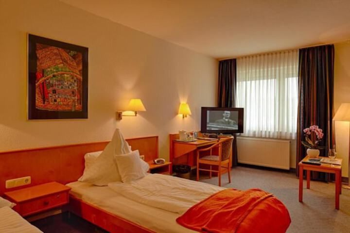 Room 28 of 63