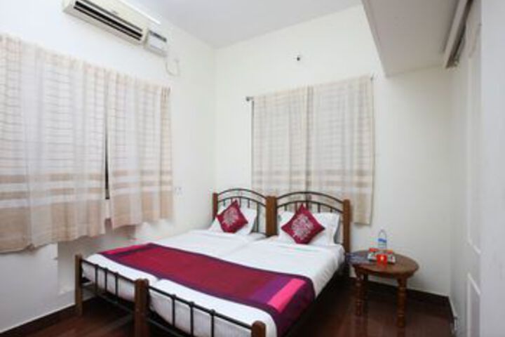 OYO Home 10497 Compact 2BHK Pondy White Town