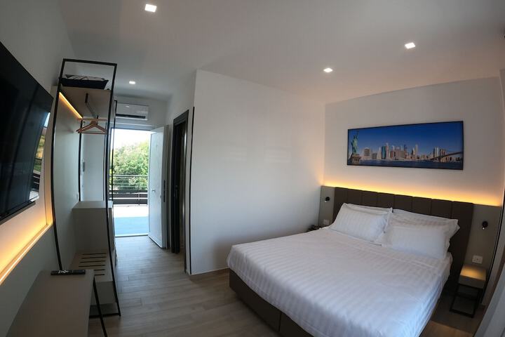 Room 6 of 22