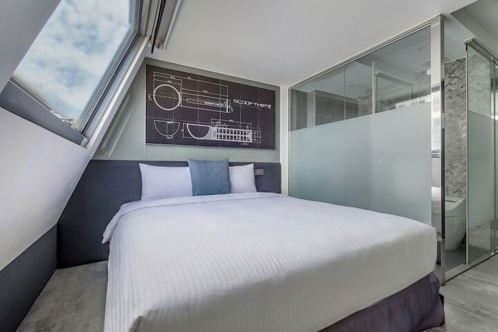 Room 45 of 122