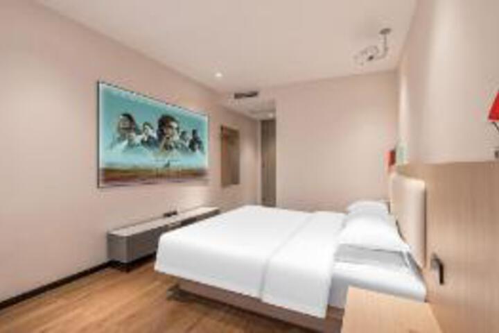 Room 5 of 6