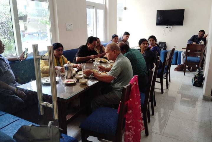 Dining 38 of 46