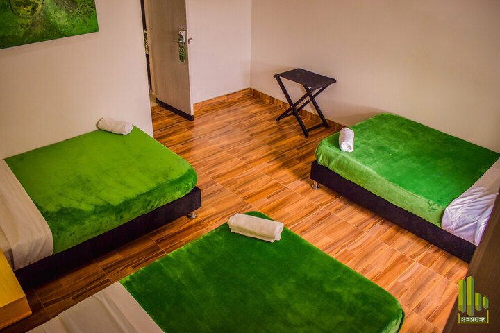 Room 8 of 37