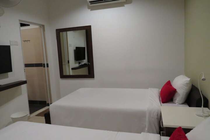 Room 9 of 25