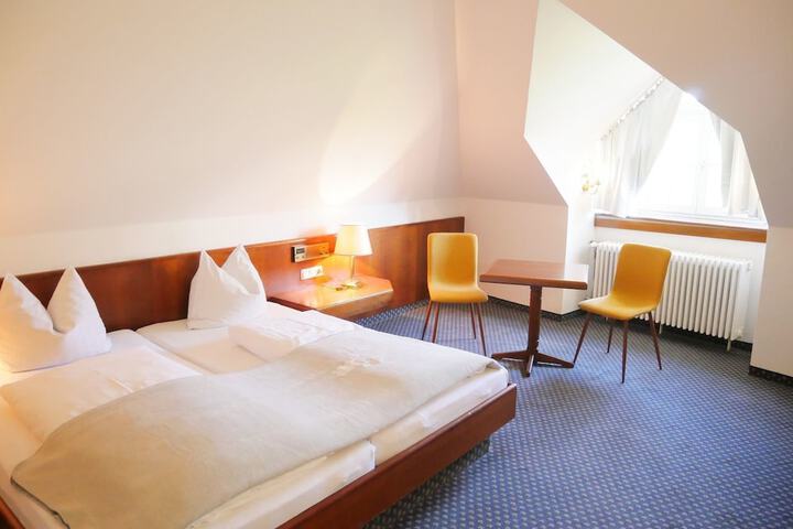 Room 11 of 35