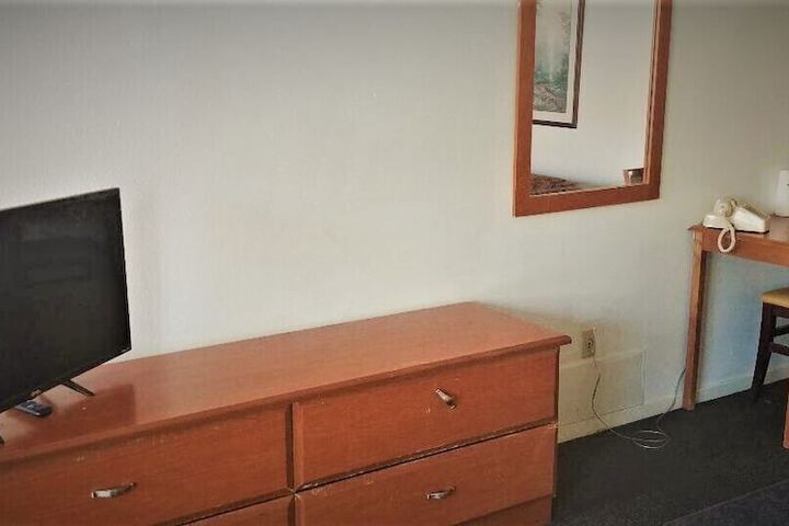 Room 9 of 32