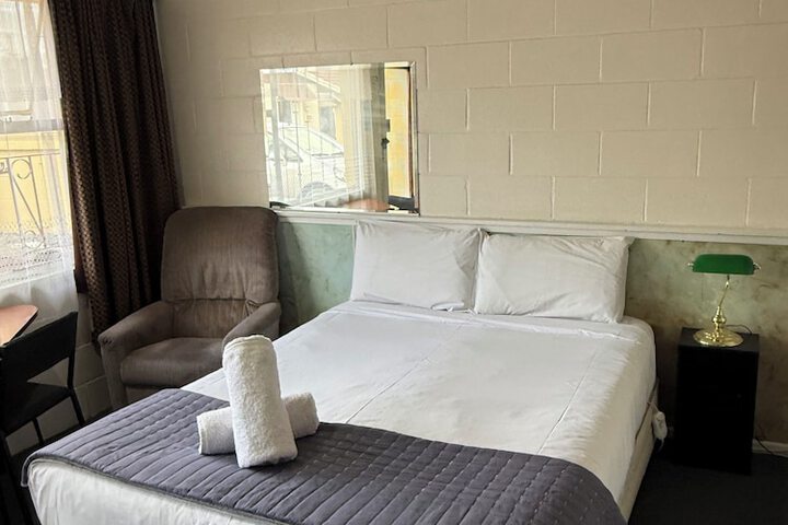 Room 12 of 23