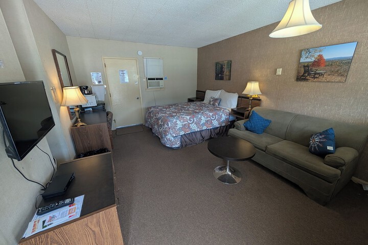 Room 17 of 34