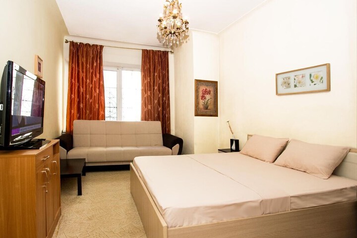 Room 12 of 28