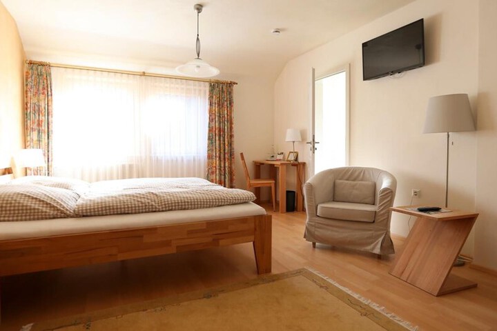Room 7 of 28