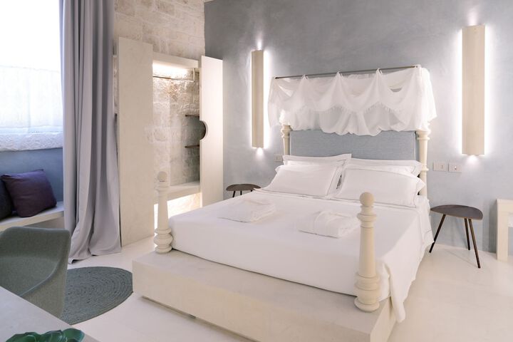 Room 15 of 74