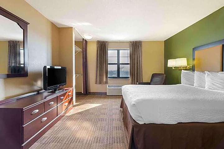 1 King Bed (9 of 20)