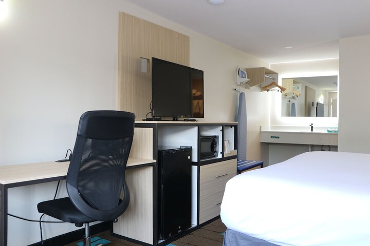 Room 11 of 54