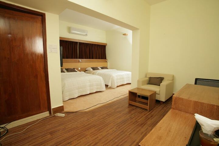 Room 8 of 35