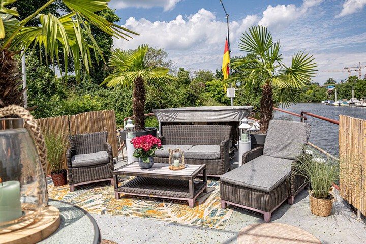 Sundeck 42 of 46
