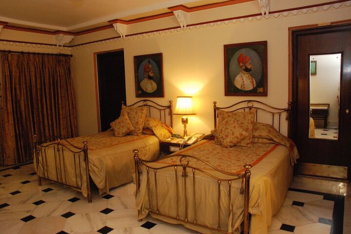 Room 6 of 90