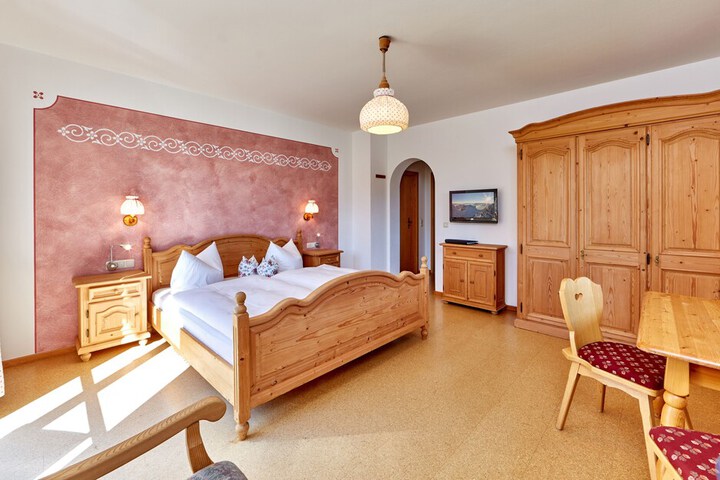Room 8 of 33
