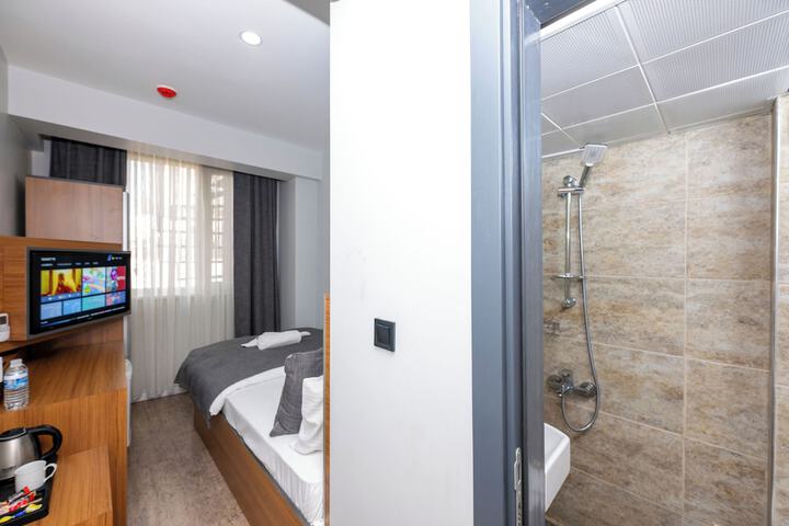 Room 30 of 41