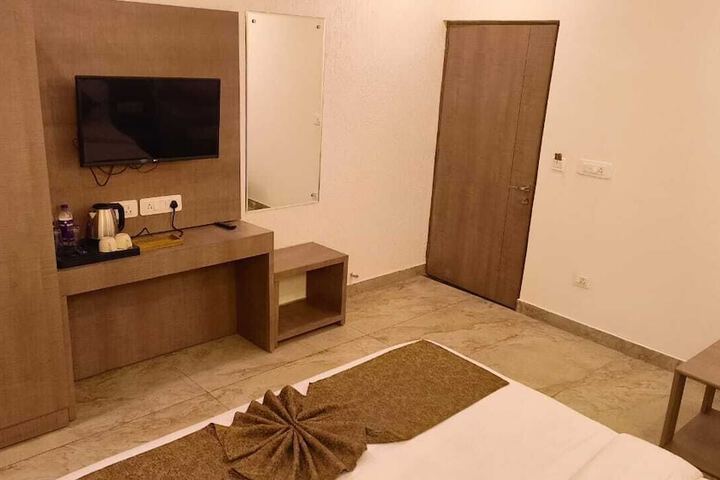 Room 17 of 37