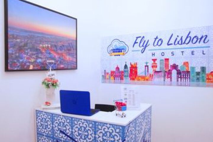 Hostel Fly to Lisbon