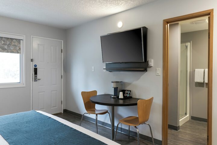 Room 3 of 51