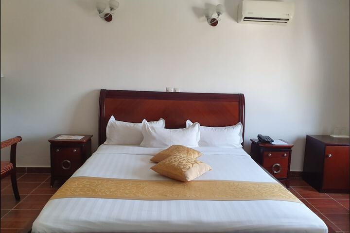 Room 7 of 13