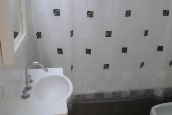 Room 10 of 27