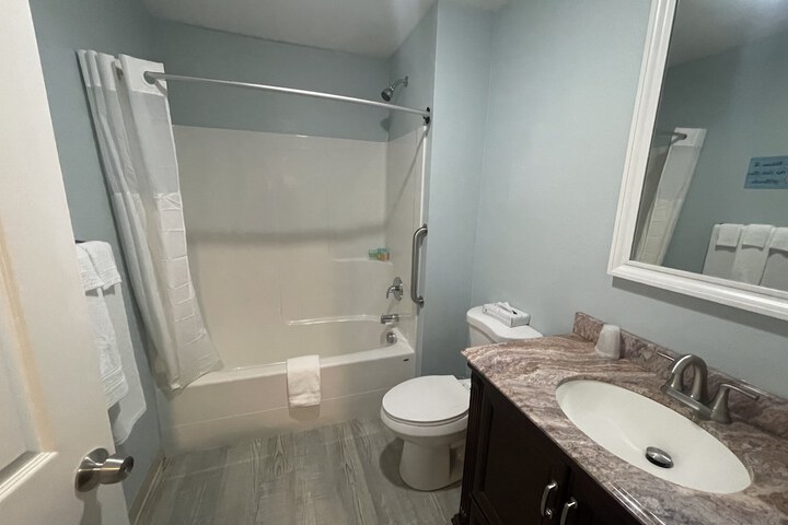 Room 25 of 136