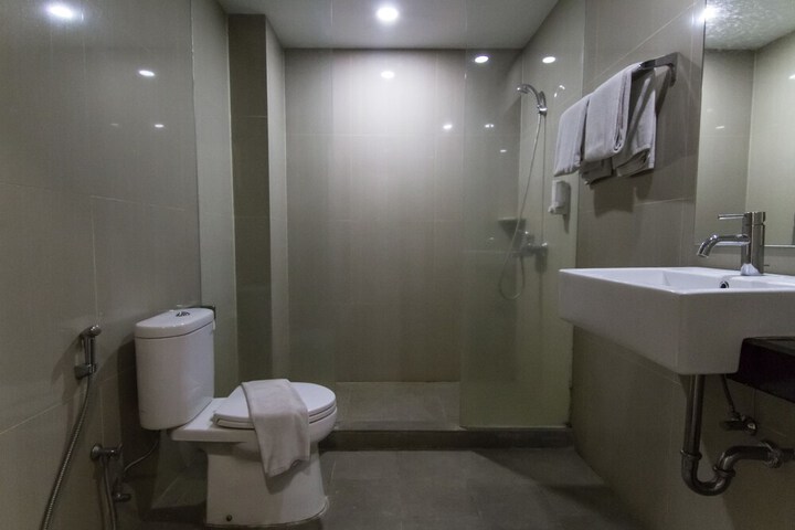 Room 33 of 64
