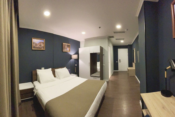 Room 45 of 240