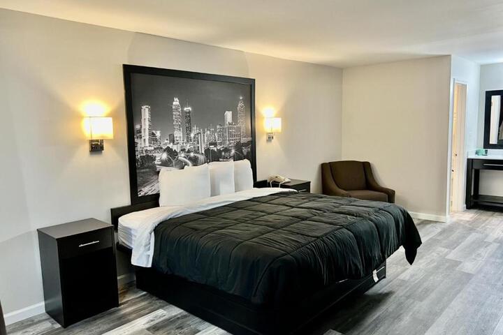 1 King Bed (13 of 15)