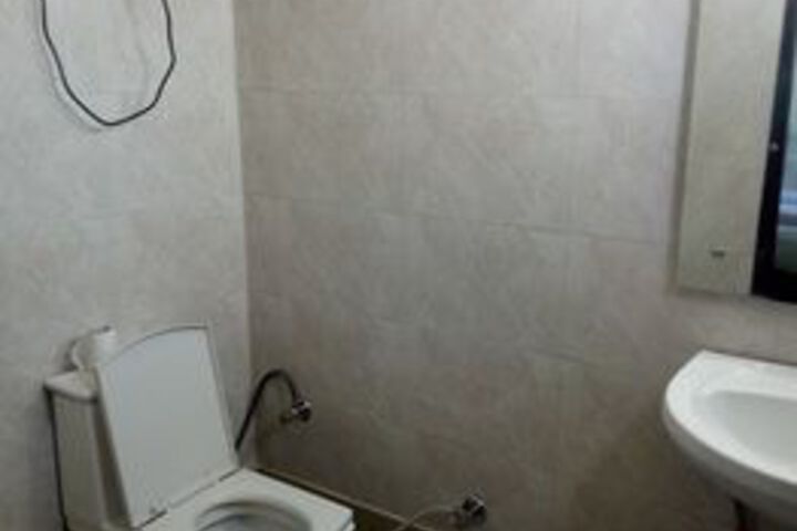 Room 8 of 12