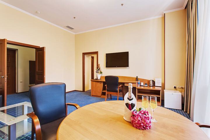 Room 13 of 23