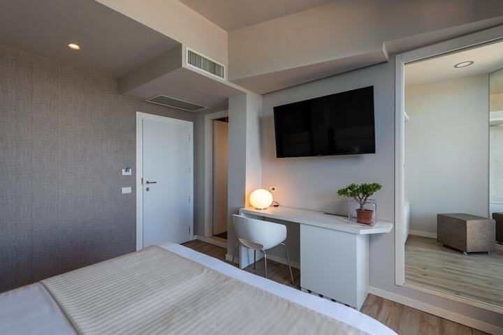 Room 20 of 58