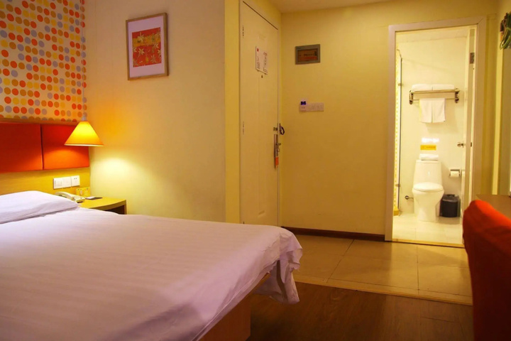 Room 4 of 11