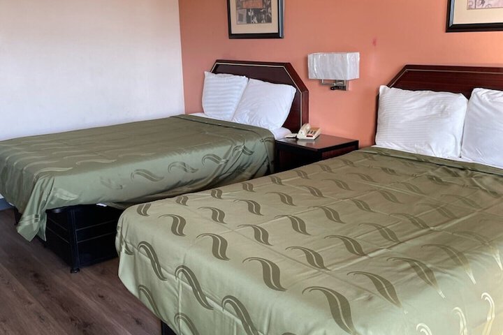 Room 4 of 40