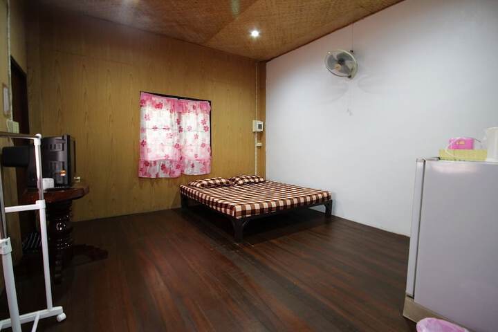 Room 8 of 90
